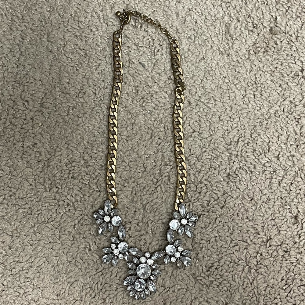 💎2/$5💎 Floral necklace on gold chain